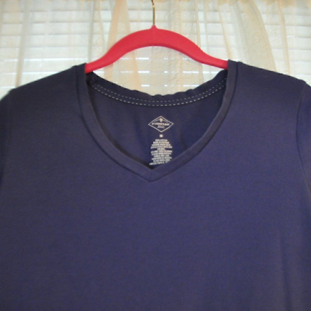 2/$10 St Johns Bay Top Three Quarter Sleeve Medium MUST BUNDLE FOR THIS PRICE - Picture 2 of 3